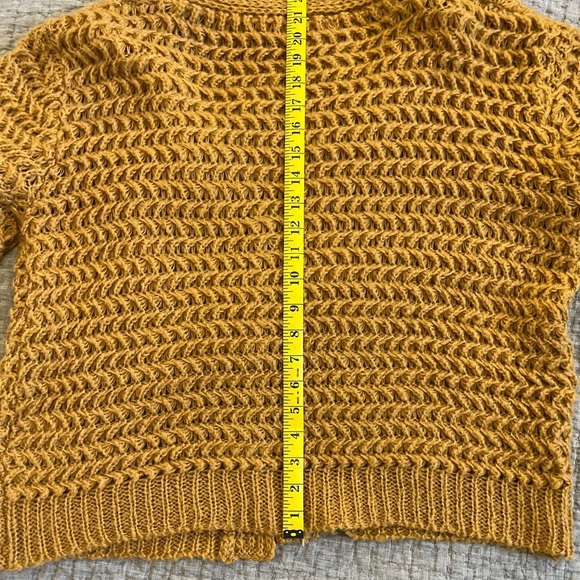 Loose knit mustard coloured cardigan in size medium-large - Picture 6 of 7